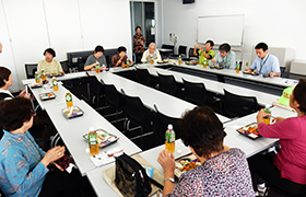 昼食懇談会